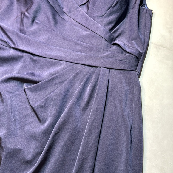 La Femme Surplice Off the Shoulder Column Gown in Navy NWOT - Picture 3 of 5